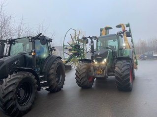 Traktoren mit Landmaschinen von Landtechnik Hauser im Landkreis Rosenheim