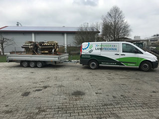 Transporter mit Anhänger von Landtechnik Hauser im Landkreis Rosenheim
