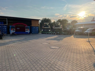 Traktoren und Transporter von Landtechnik Hauser in Tuntenhausen-Ostermünchen